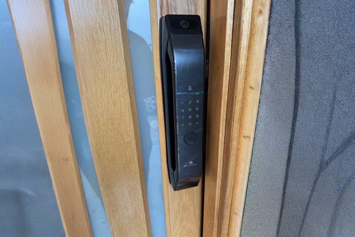 Technical Excellence: Professional Installation of High-End Dessmann Smart Lock