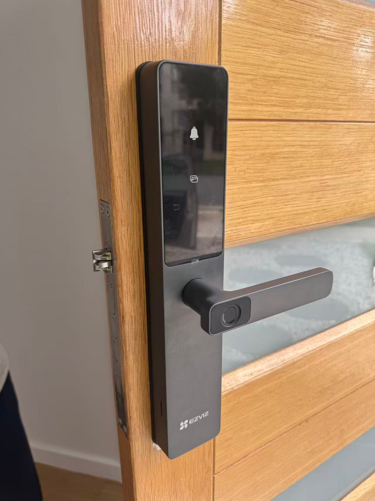 EZVIZ DL05 Retrofit: Replacing a Faulty Developer-Installed Lock